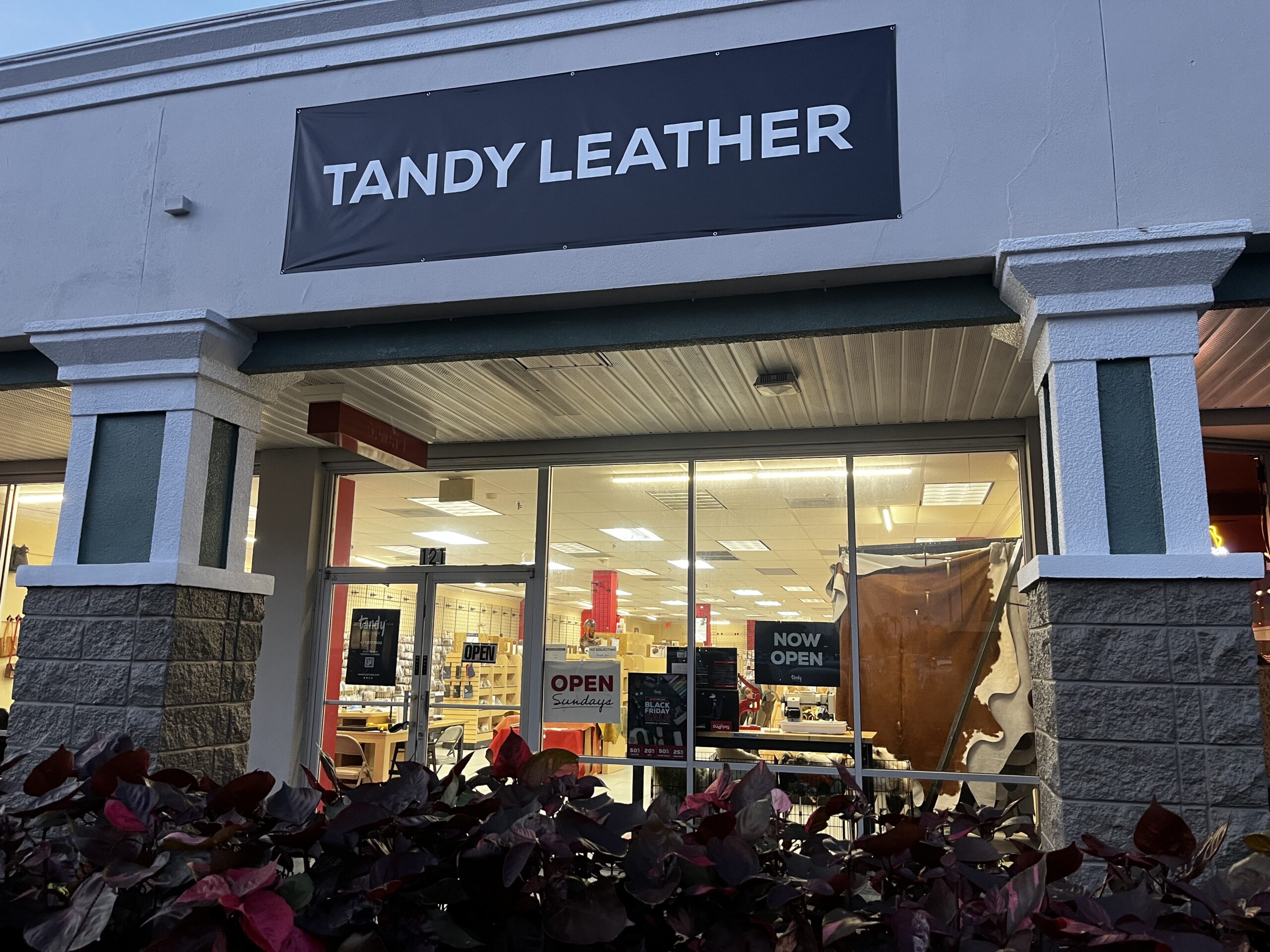 An application scenario or product detail of tandy leather factory hours - Image 9