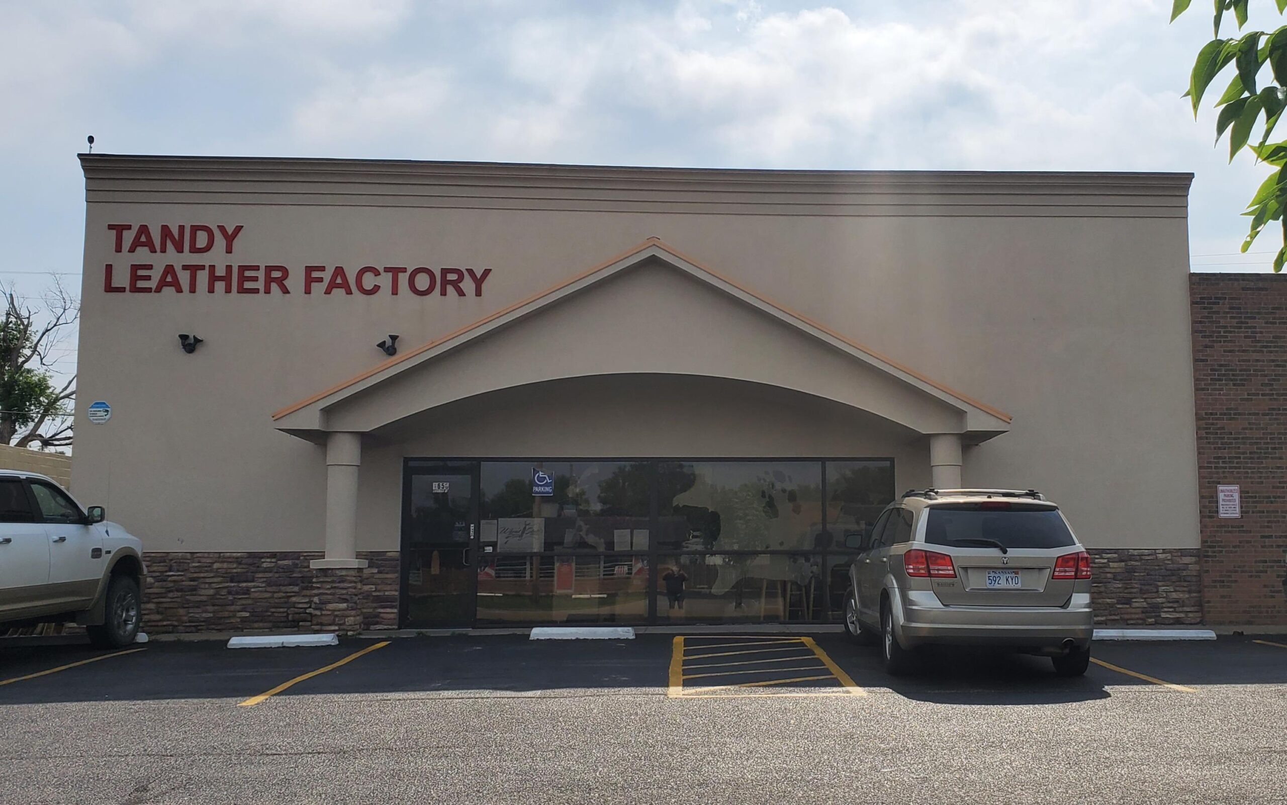 An application scenario or product detail of tandy leather factory locations - Image 2