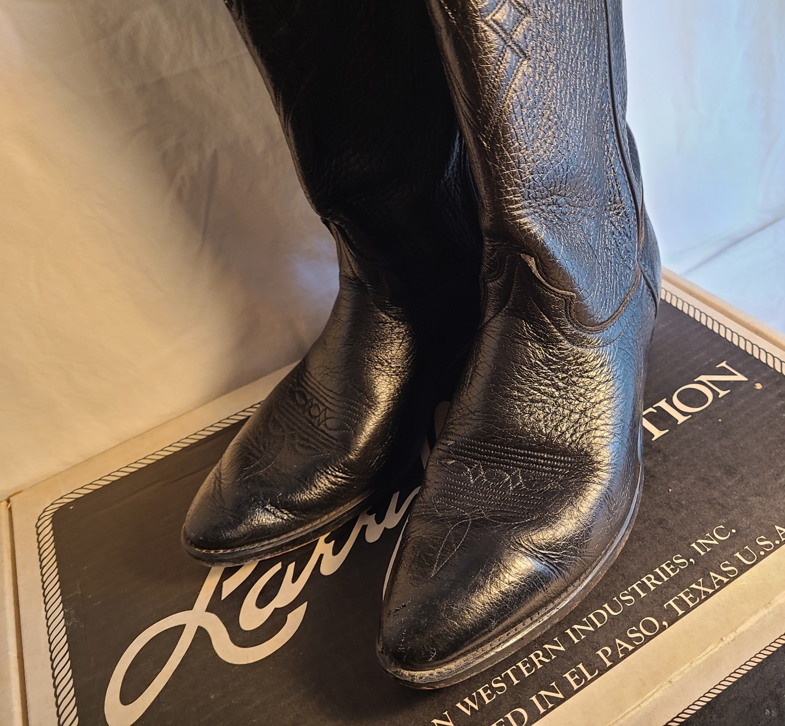 An application scenario or product detail of texas leather company - Image 11