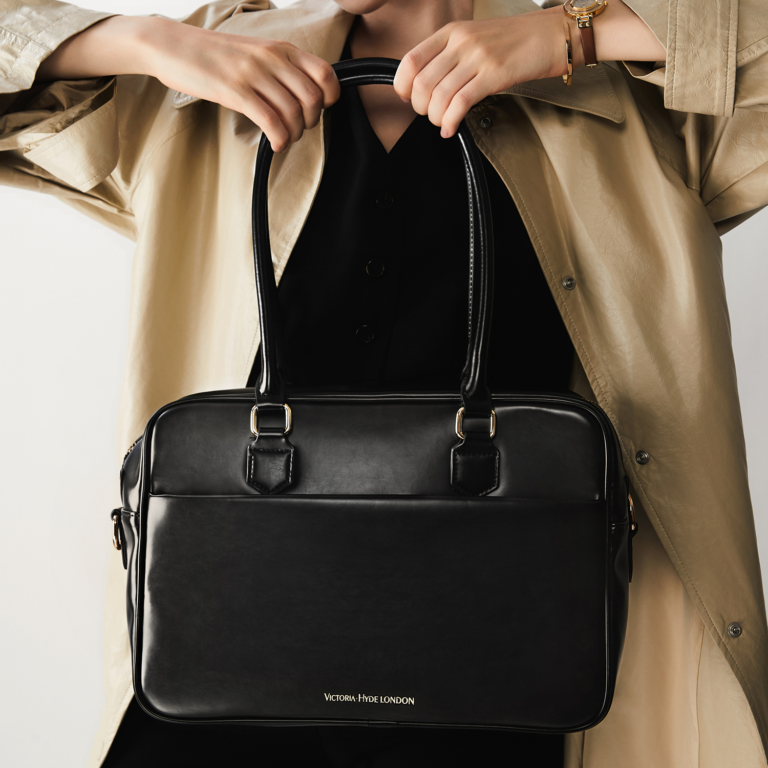 An application scenario or product detail of victoria leather company handbags - Image 12