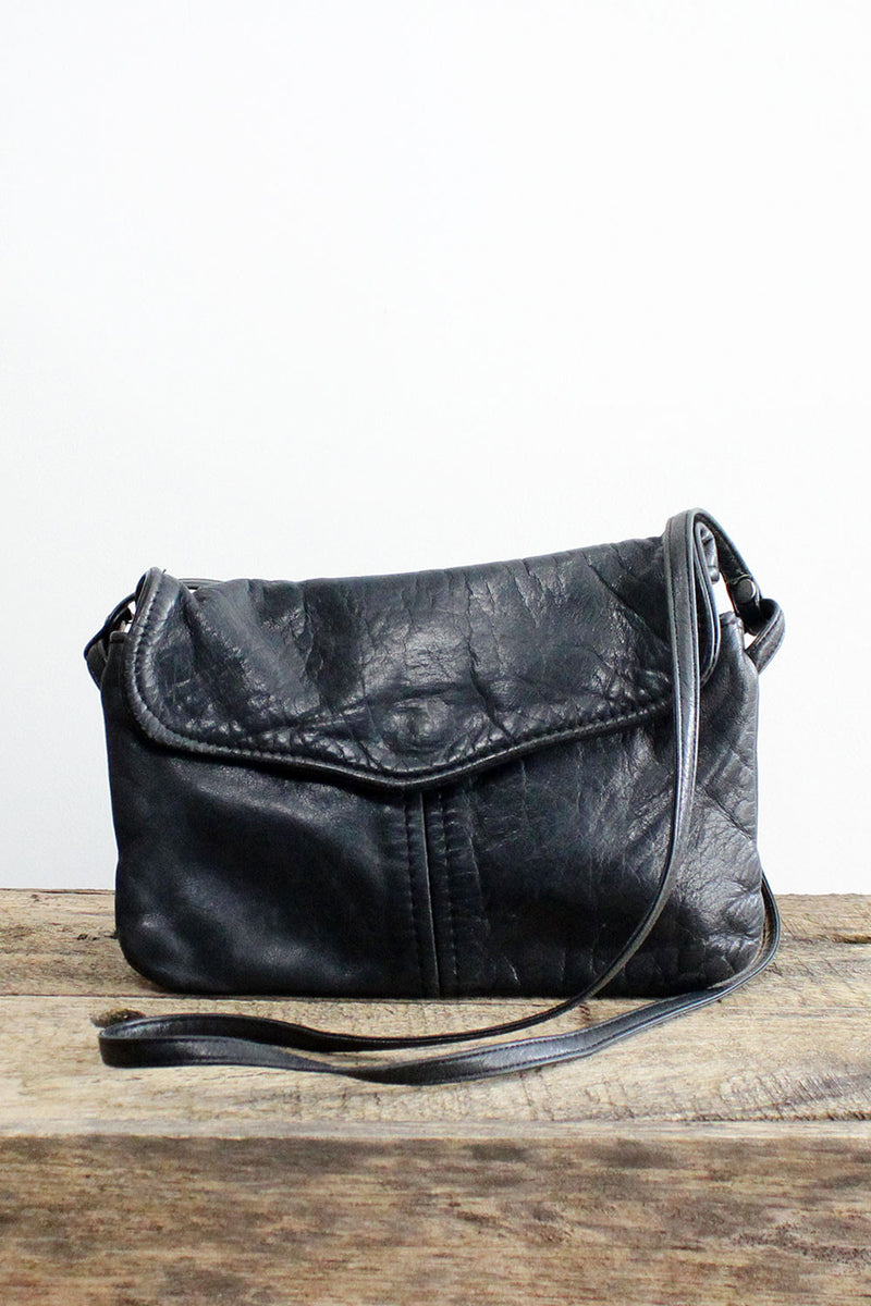 An application scenario or product detail of victoria leather company purses - Image 3