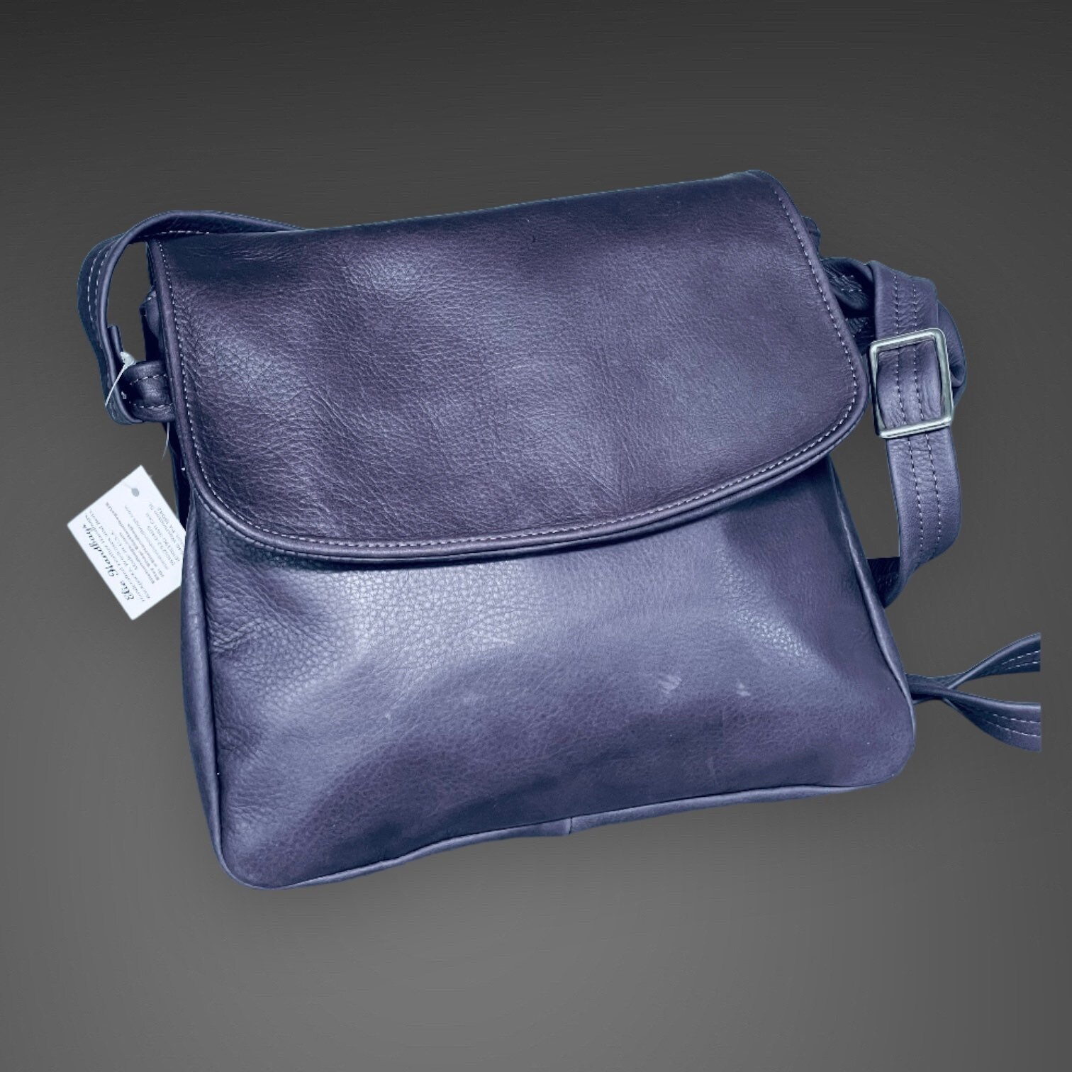 An application scenario or product detail of victoria leather company purses - Image 9