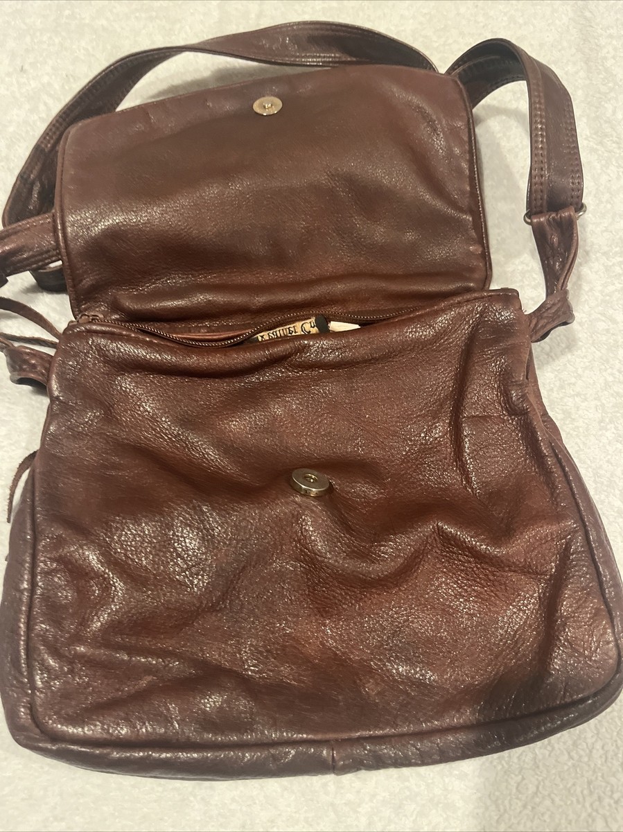 An application scenario or product detail of victoria leather company purses - Image 18