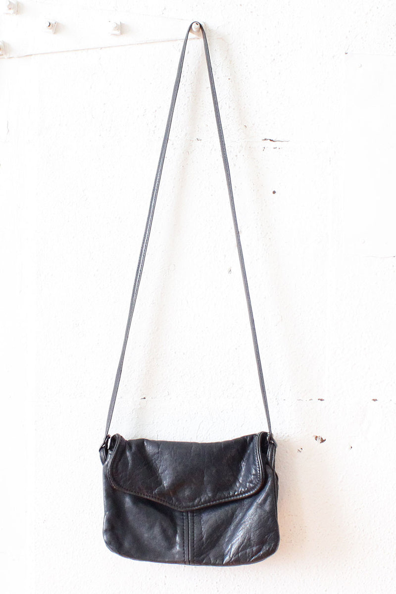 An application scenario or product detail of victoria leather company purses - Image 19