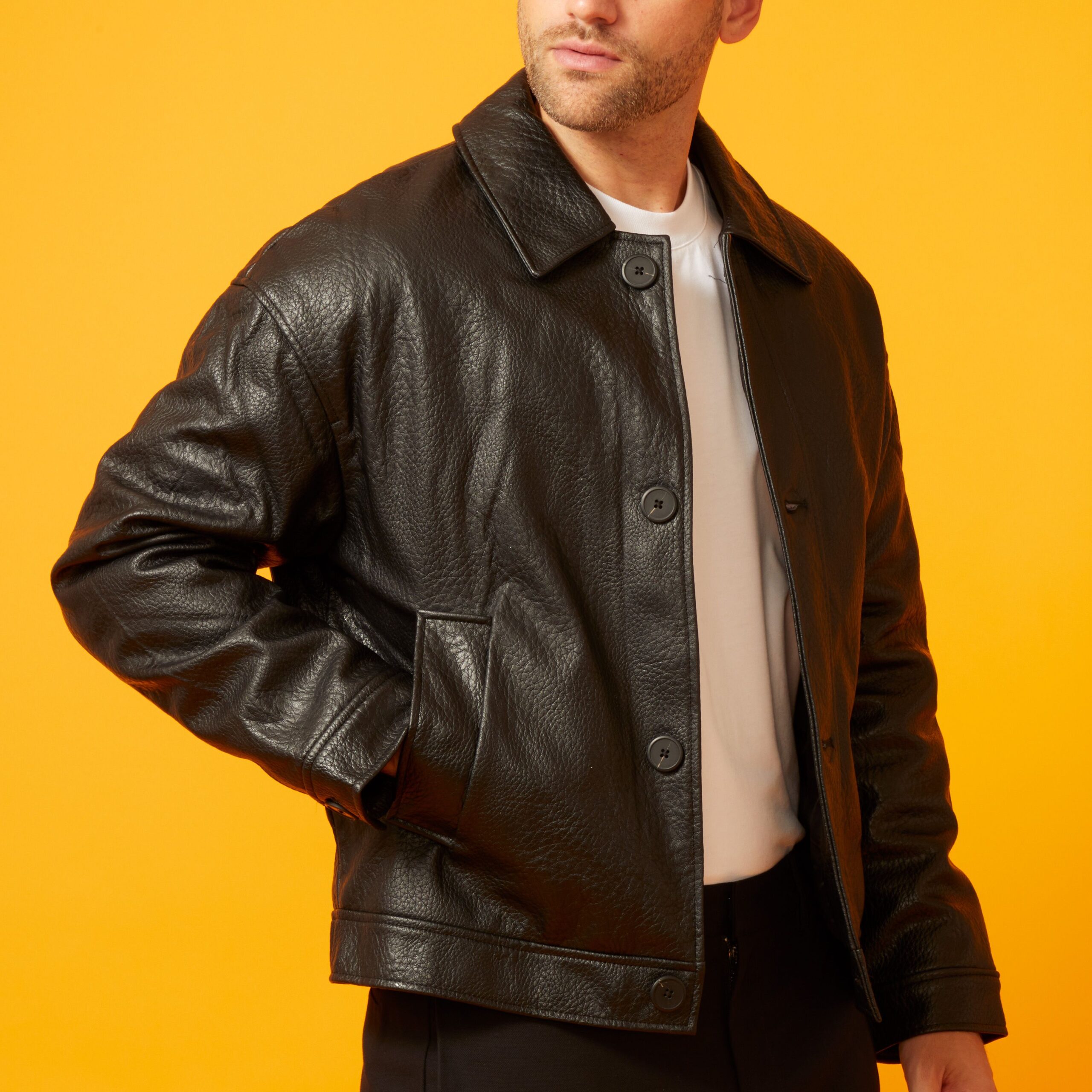 An application scenario or product detail of who makes good leather jackets - Image 10