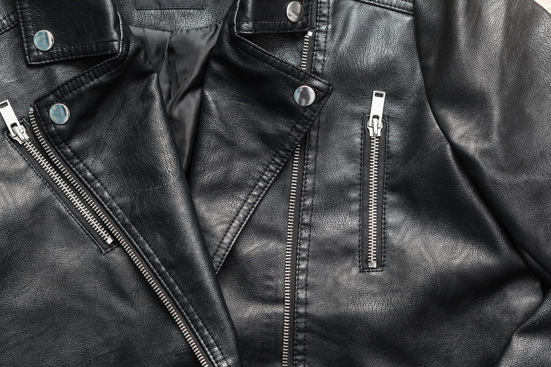 An application scenario or product detail of who makes the best leather jackets - Image 15