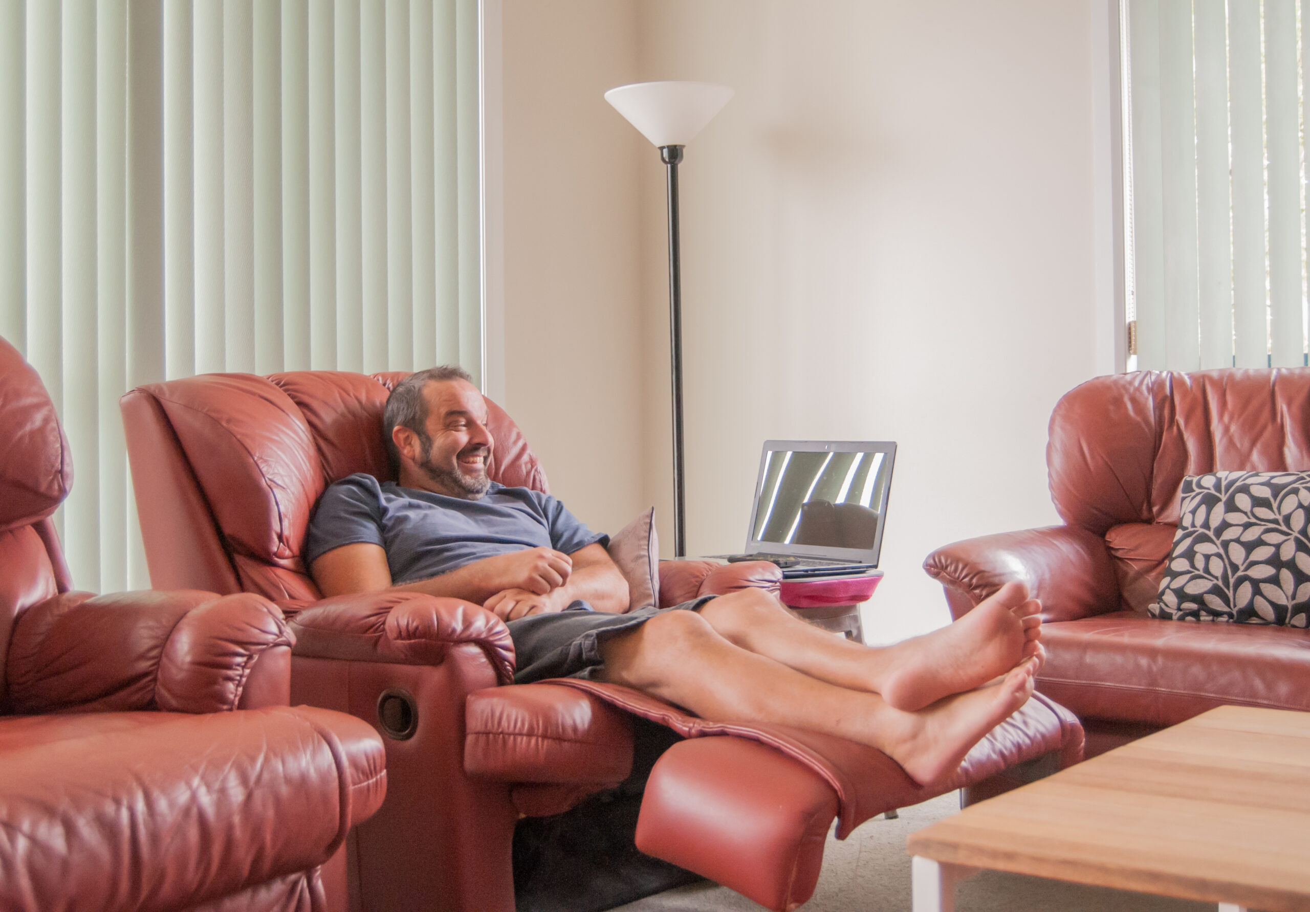 An application scenario or product detail of who makes the best leather recliners - Image 3