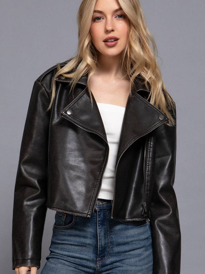 An application scenario or product detail of wholesale leather clothing - Image 10