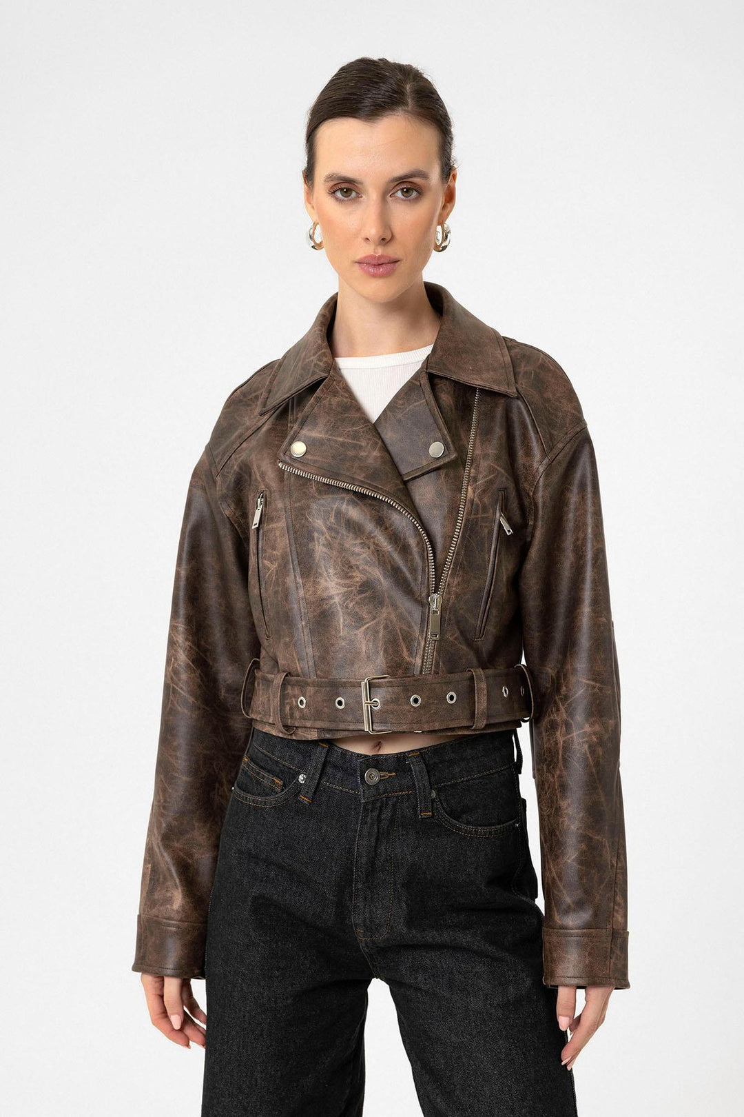 An application scenario or product detail of wholesale leather jackets - Image 11