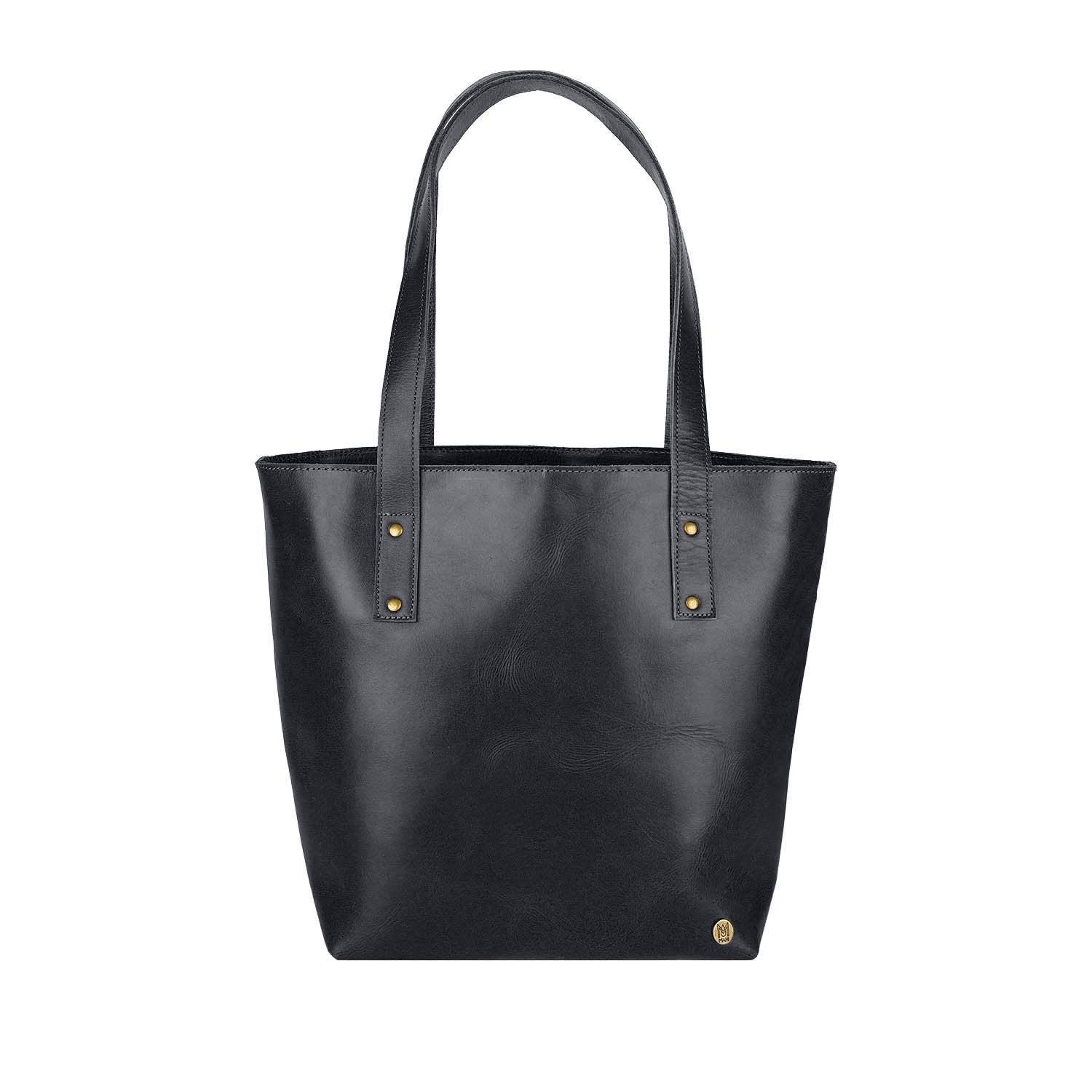 An application scenario or product detail of wholesale leather purses - Image 14