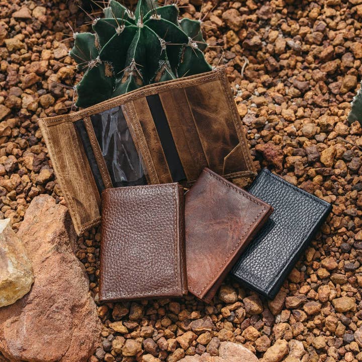 An application scenario or product detail of wholesale leather wallets - Image 20