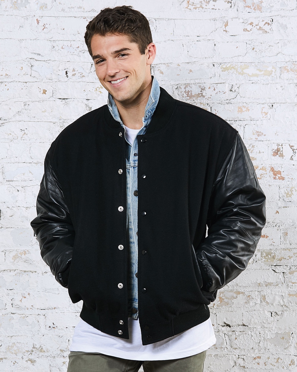 An application scenario or product detail of wholesale varsity jackets with leather sleeves - Image 13