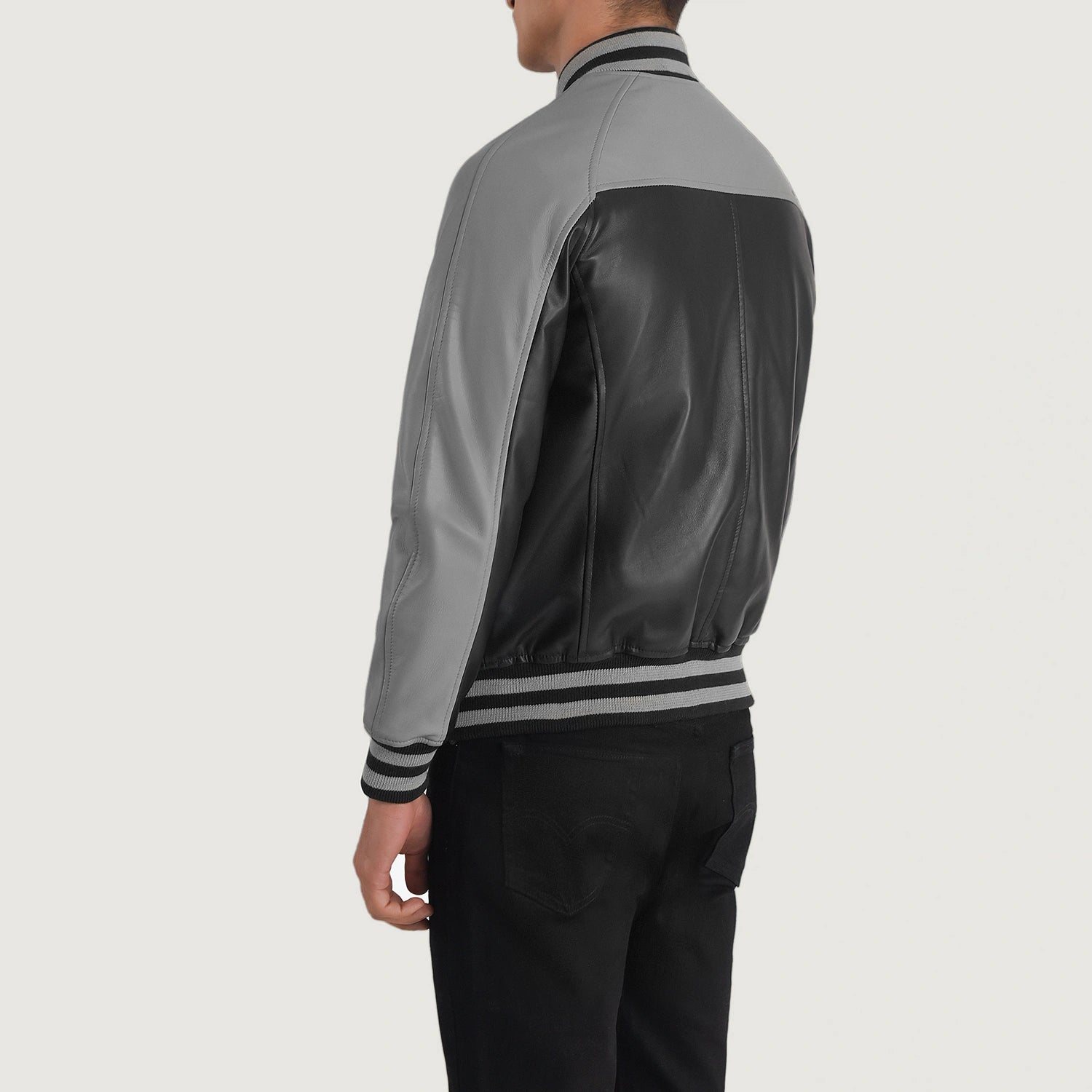 An application scenario or product detail of wholesale varsity jackets with leather sleeves - Image 16