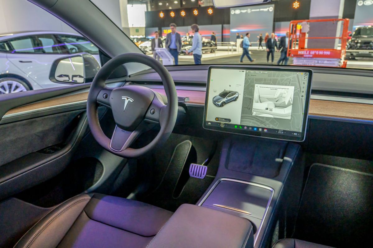 An application scenario or product detail of alcantara car seats - Image 15