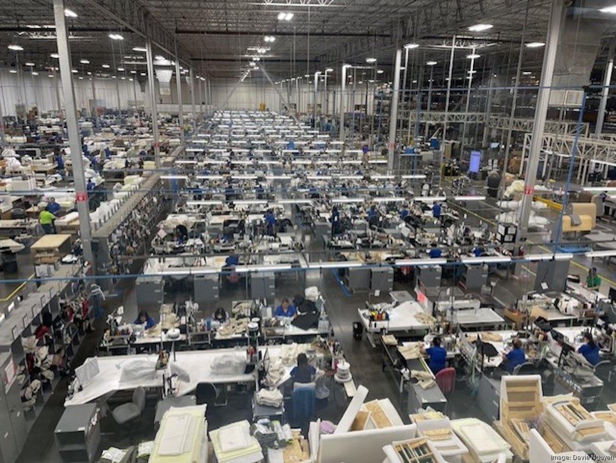 An application scenario or product detail of american leather company outlet - Image 17
