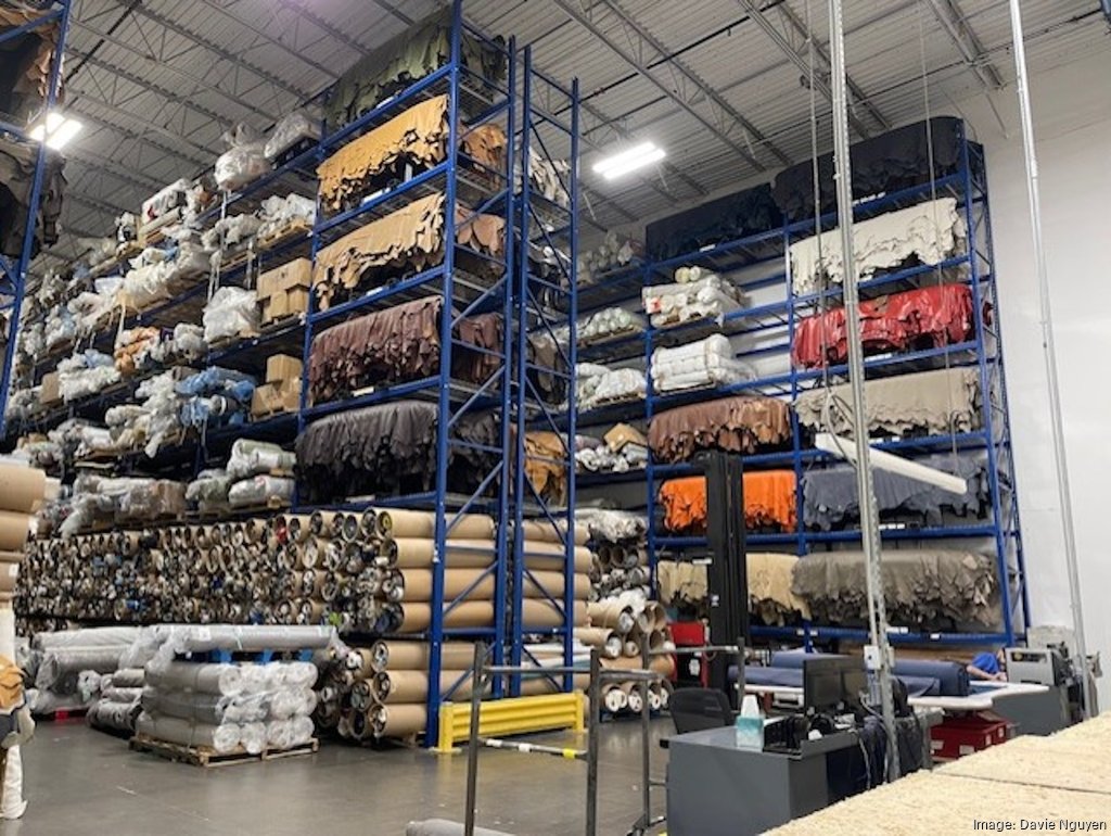 An application scenario or product detail of american leather factory outlet - Image 19