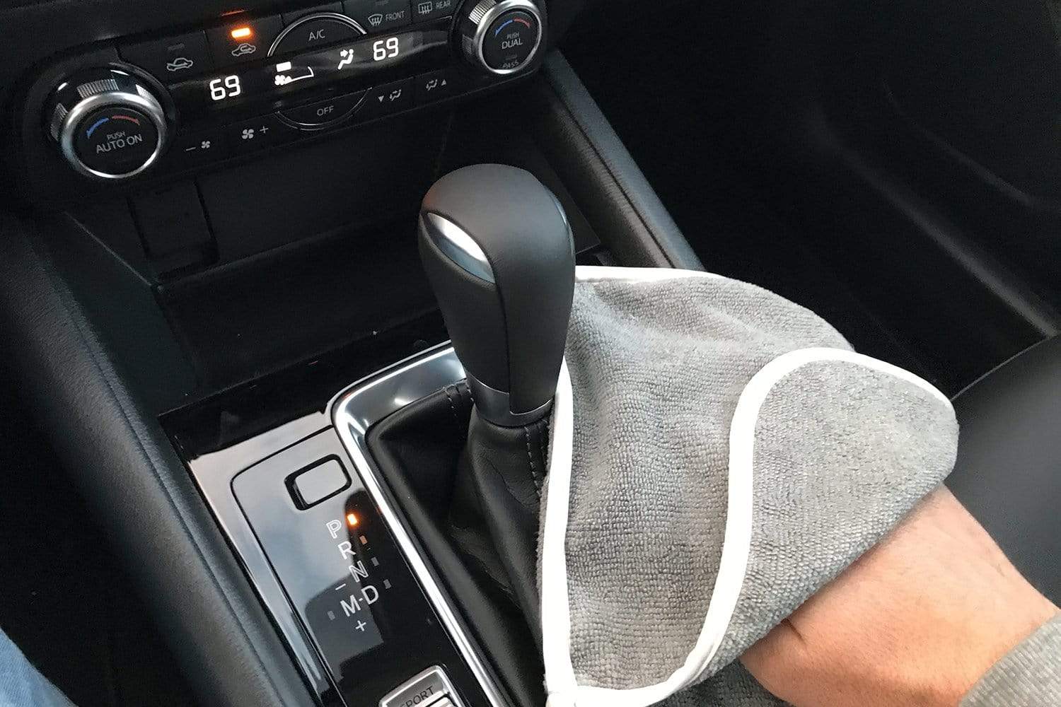 An application scenario or product detail of best cloth to clean car interior - Image 19