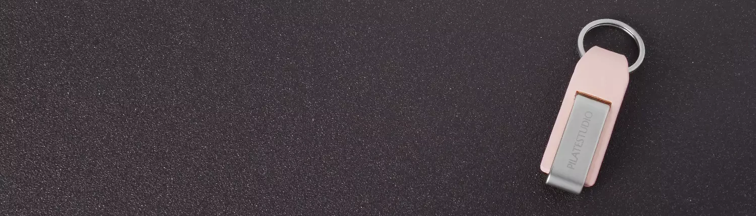 An application scenario or product detail of bulk leather keychains - Image 19