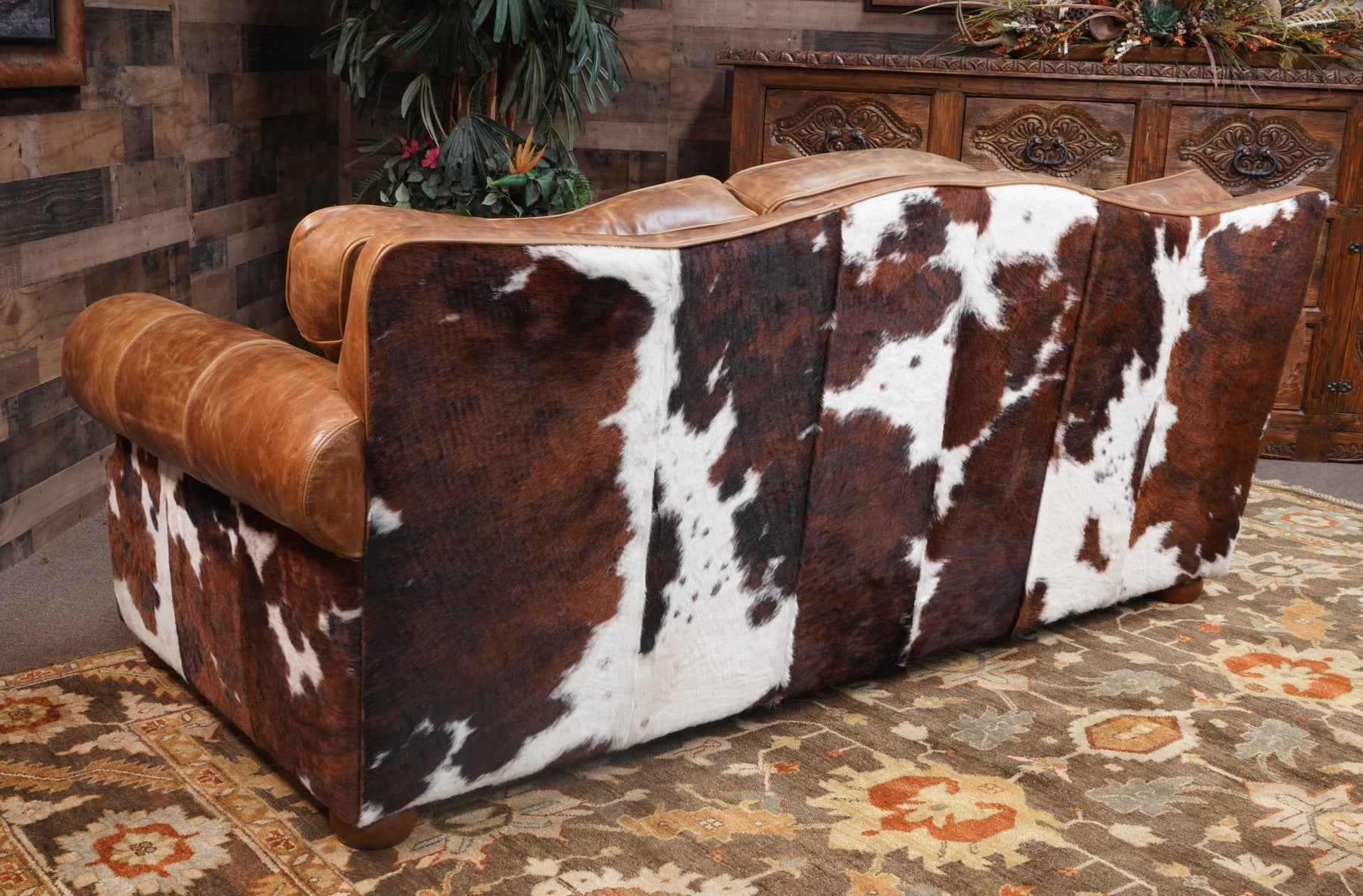 An application scenario or product detail of cowhide leather couch - Image 10