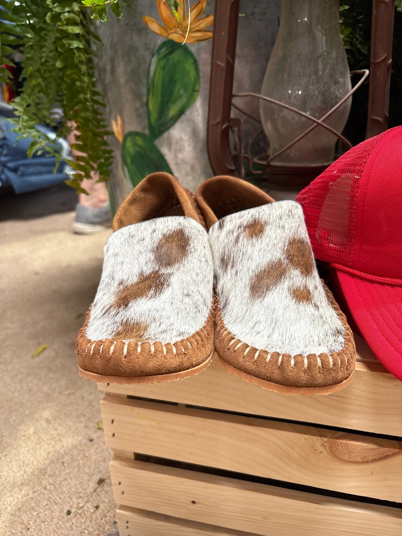 An application scenario or product detail of cowhide shoes women's - Image 6