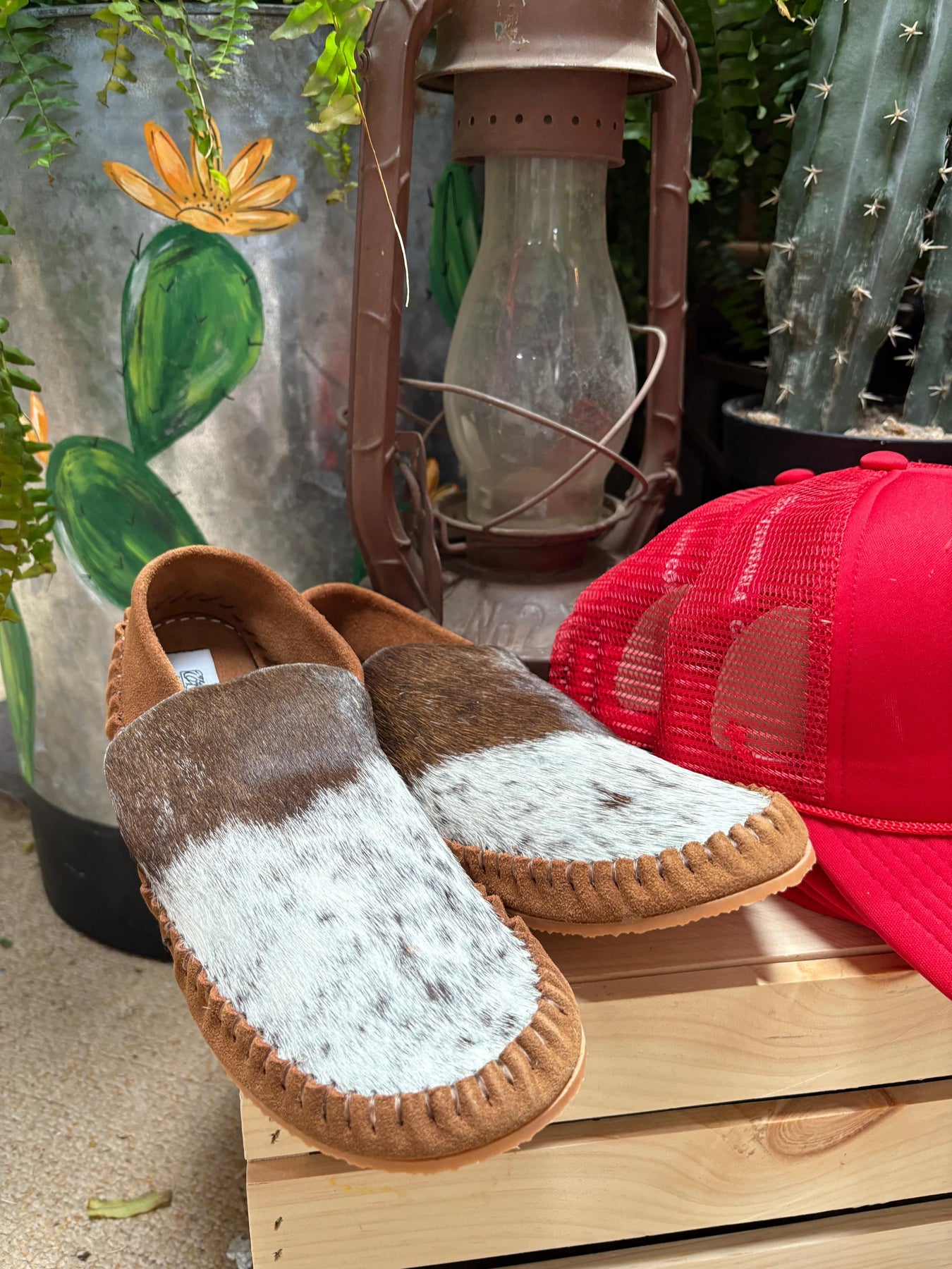 An application scenario or product detail of cowhide shoes women's - Image 10