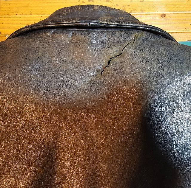 An application scenario or product detail of cracked leather - Image 15