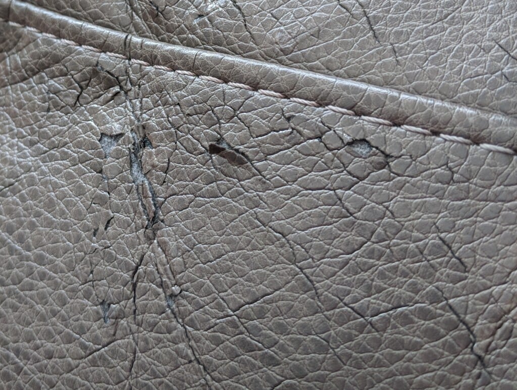 An application scenario or product detail of cracked leather - Image 21