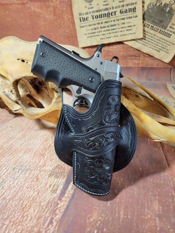 An application scenario or product detail of custom 1911 holsters leather - Image 11