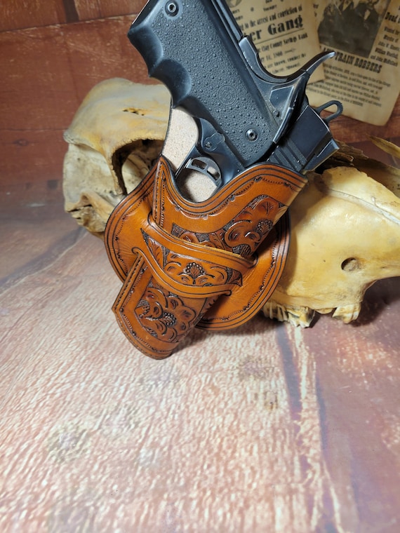 An application scenario or product detail of custom 1911 holsters leather - Image 19