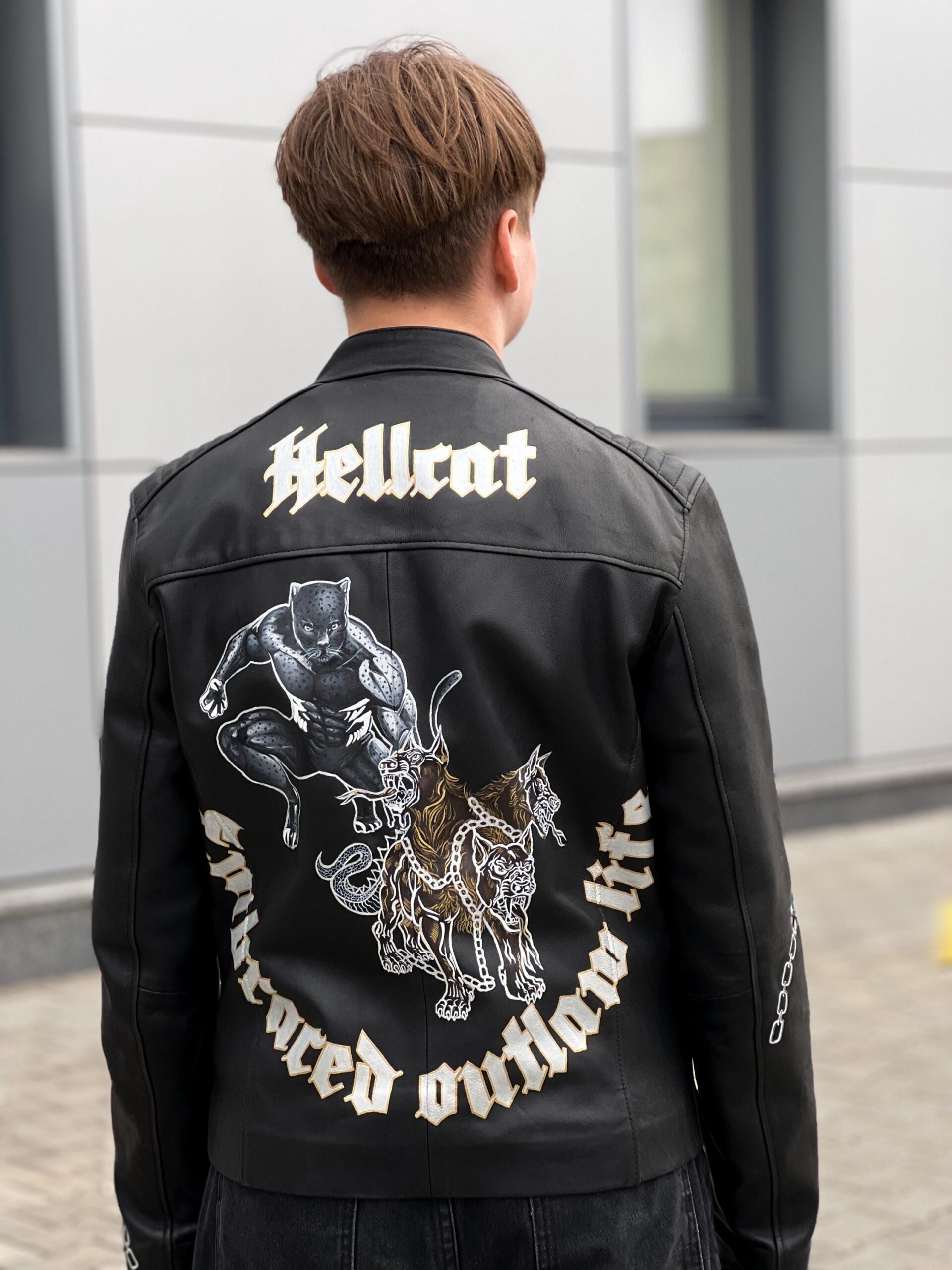 An application scenario or product detail of custom design leather jackets - Image 5