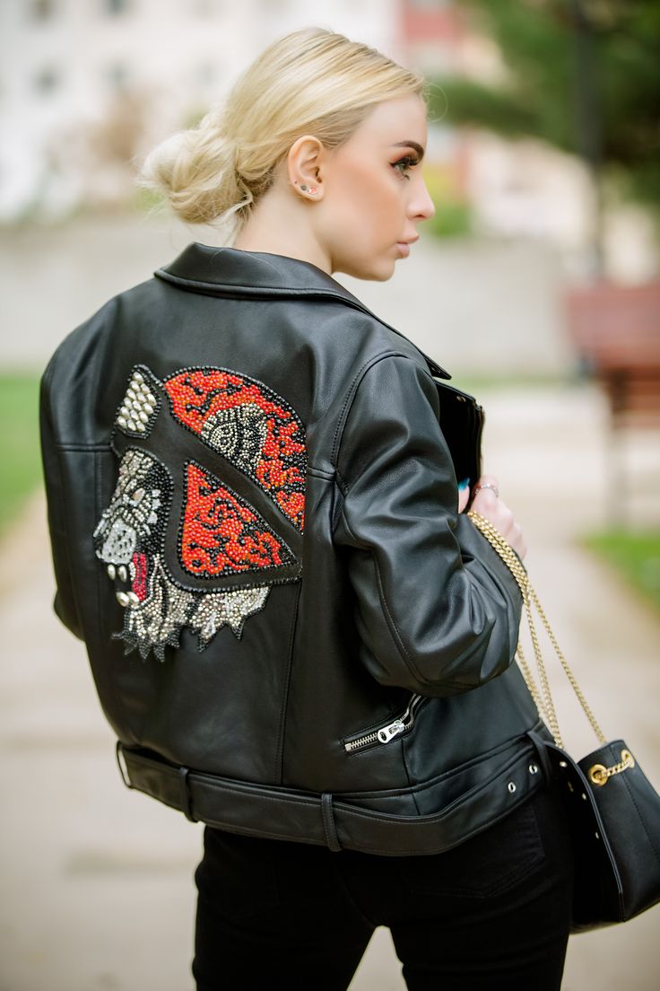 An application scenario or product detail of custom design leather jackets - Image 21