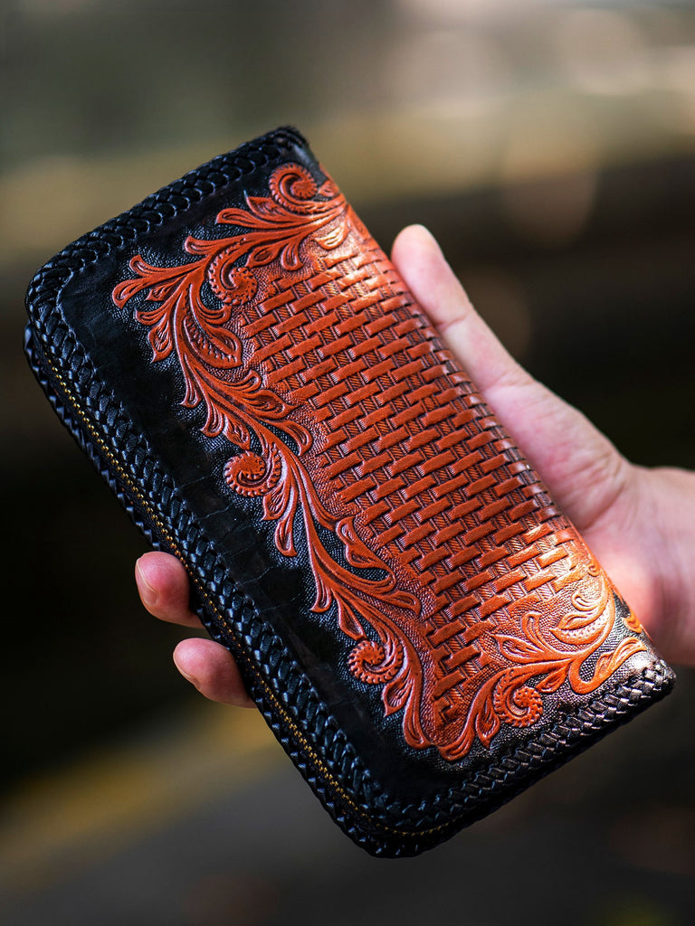 An application scenario or product detail of custom hand tooled leather wallets - Image 14