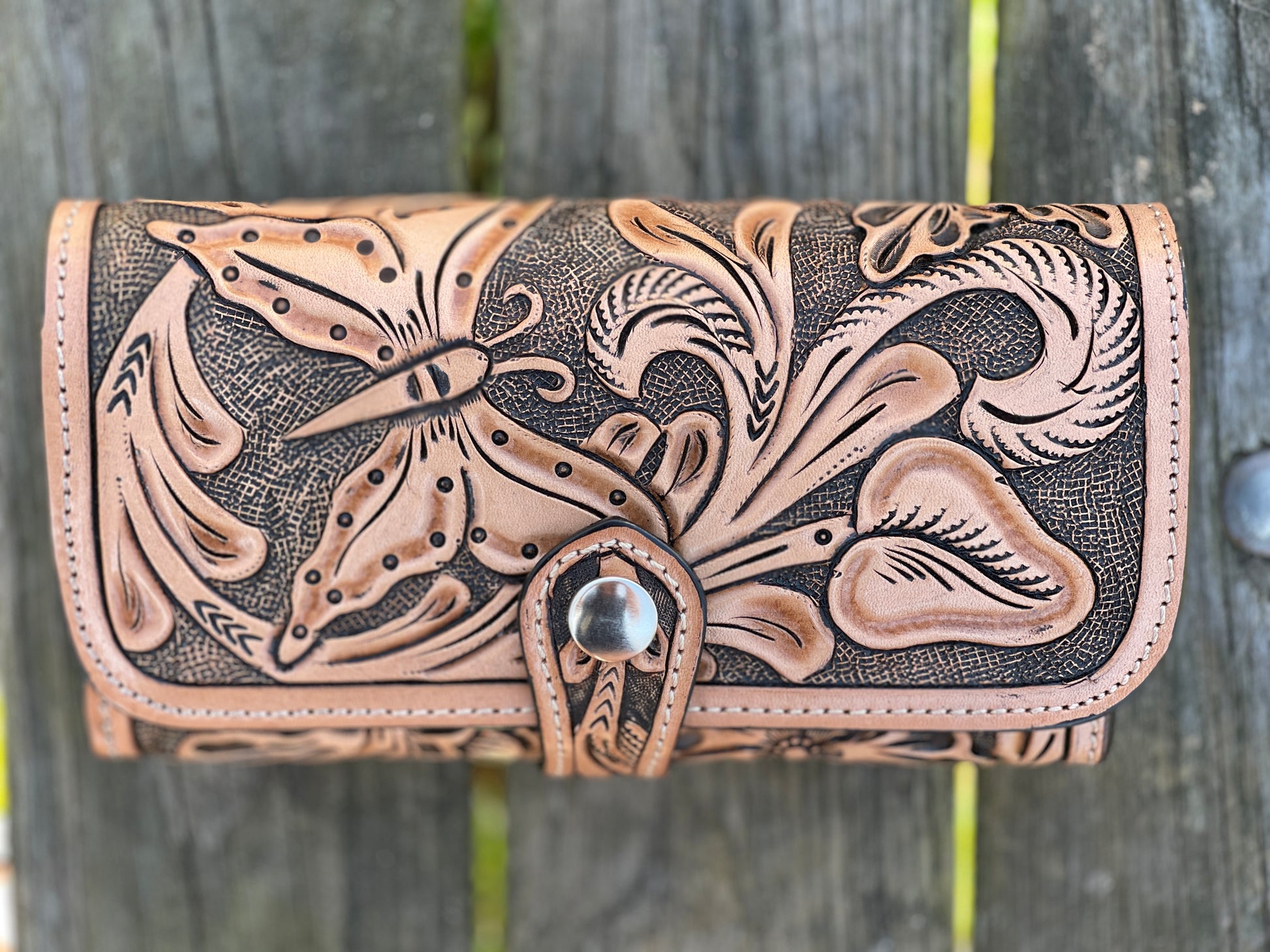 An application scenario or product detail of custom hand tooled leather wallets - Image 18