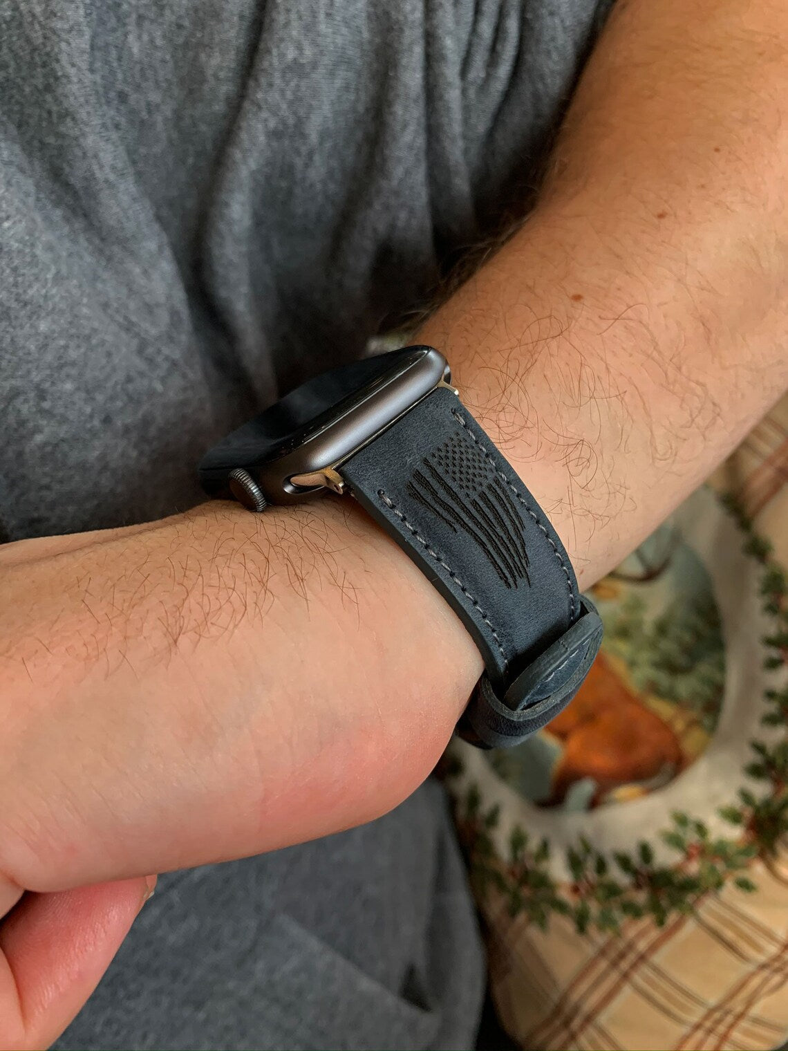 An application scenario or product detail of custom leather apple watch bands - Image 23