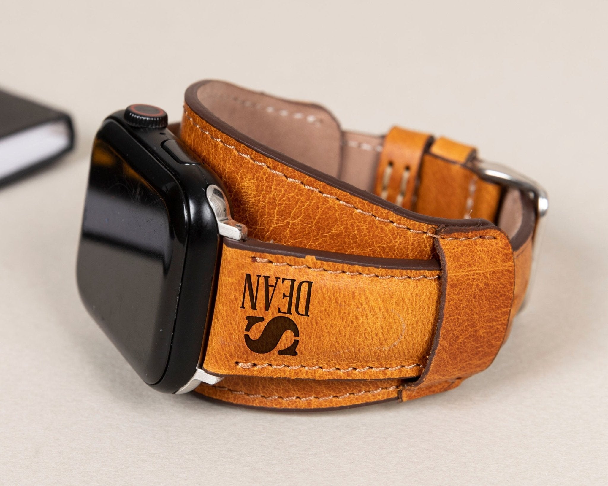 An application scenario or product detail of custom leather apple watch bands - Image 24