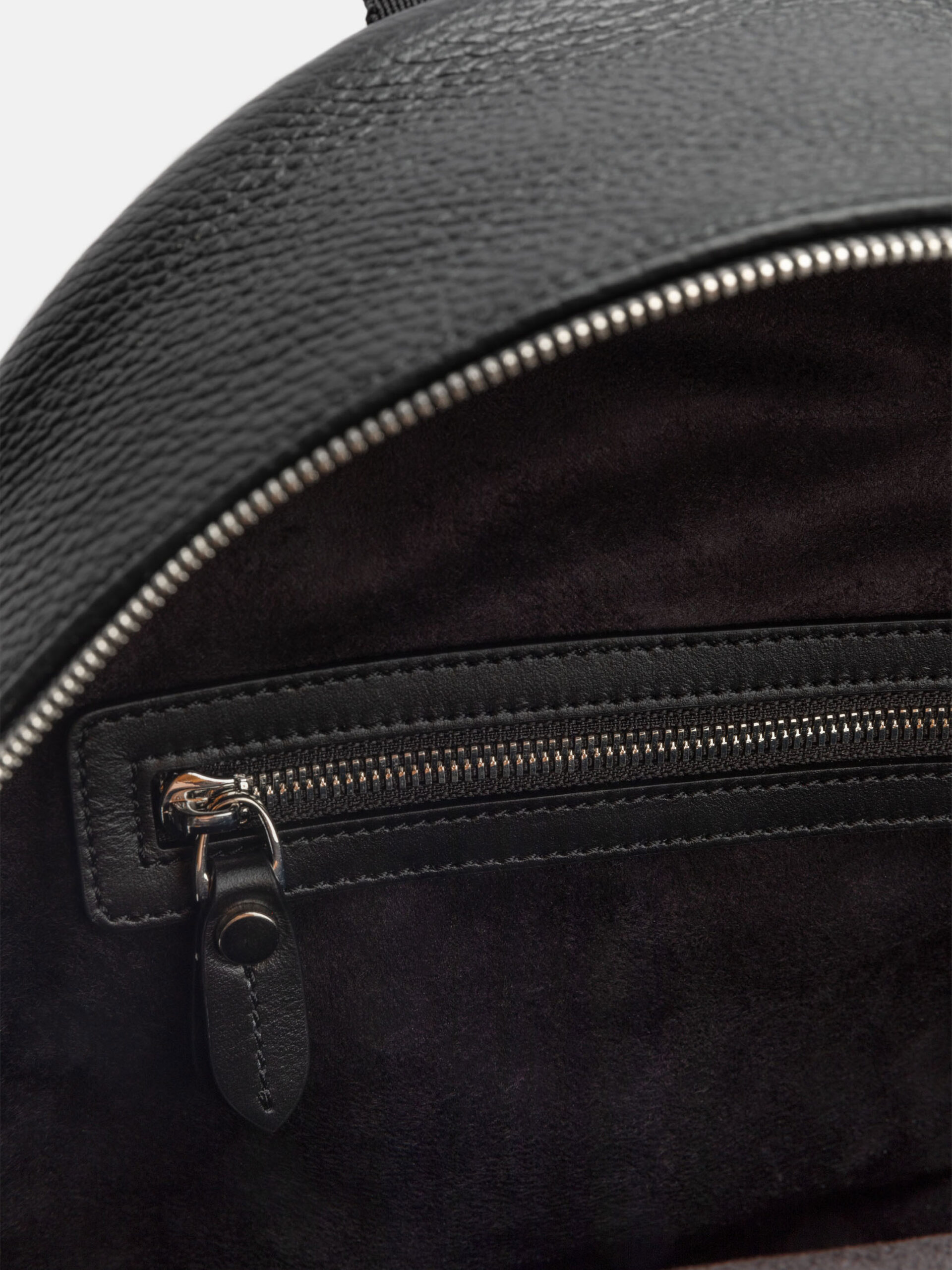 An application scenario or product detail of custom leather backpack - Image 21