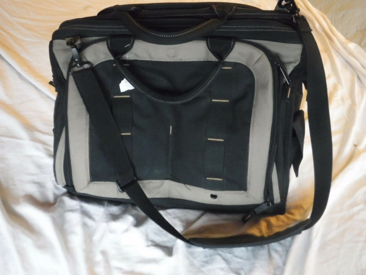 An application scenario or product detail of custom leather bags - Image 9