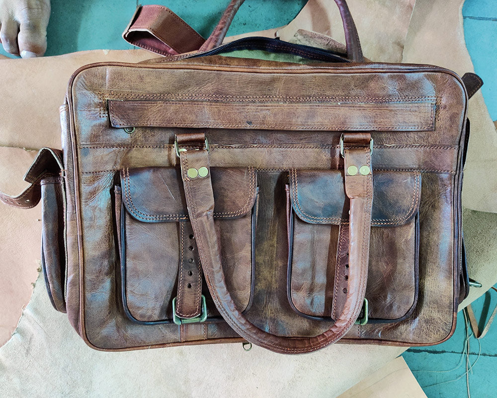 An application scenario or product detail of custom leather bags - Image 23