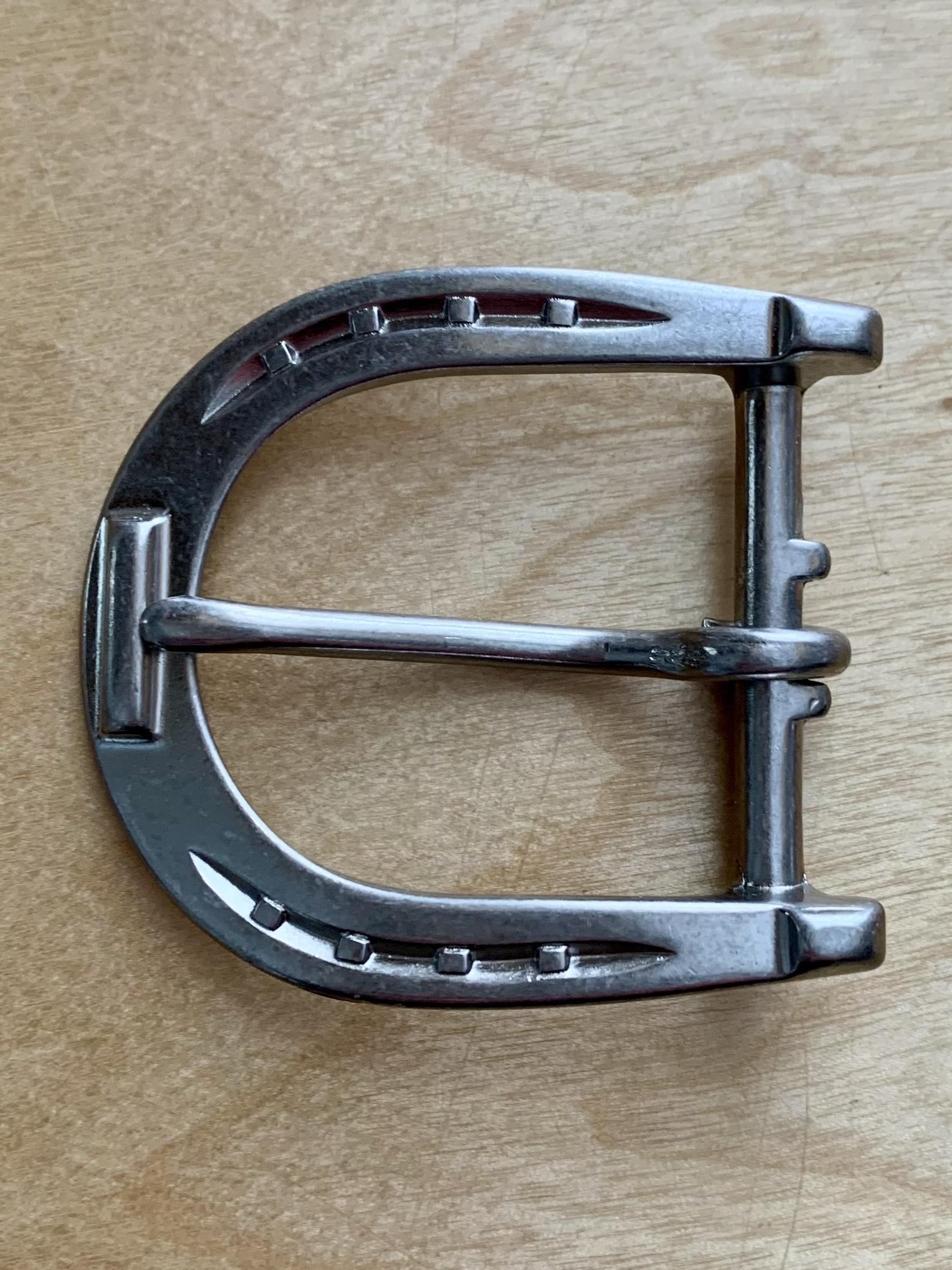 An application scenario or product detail of custom leather belts and buckles - Image 5