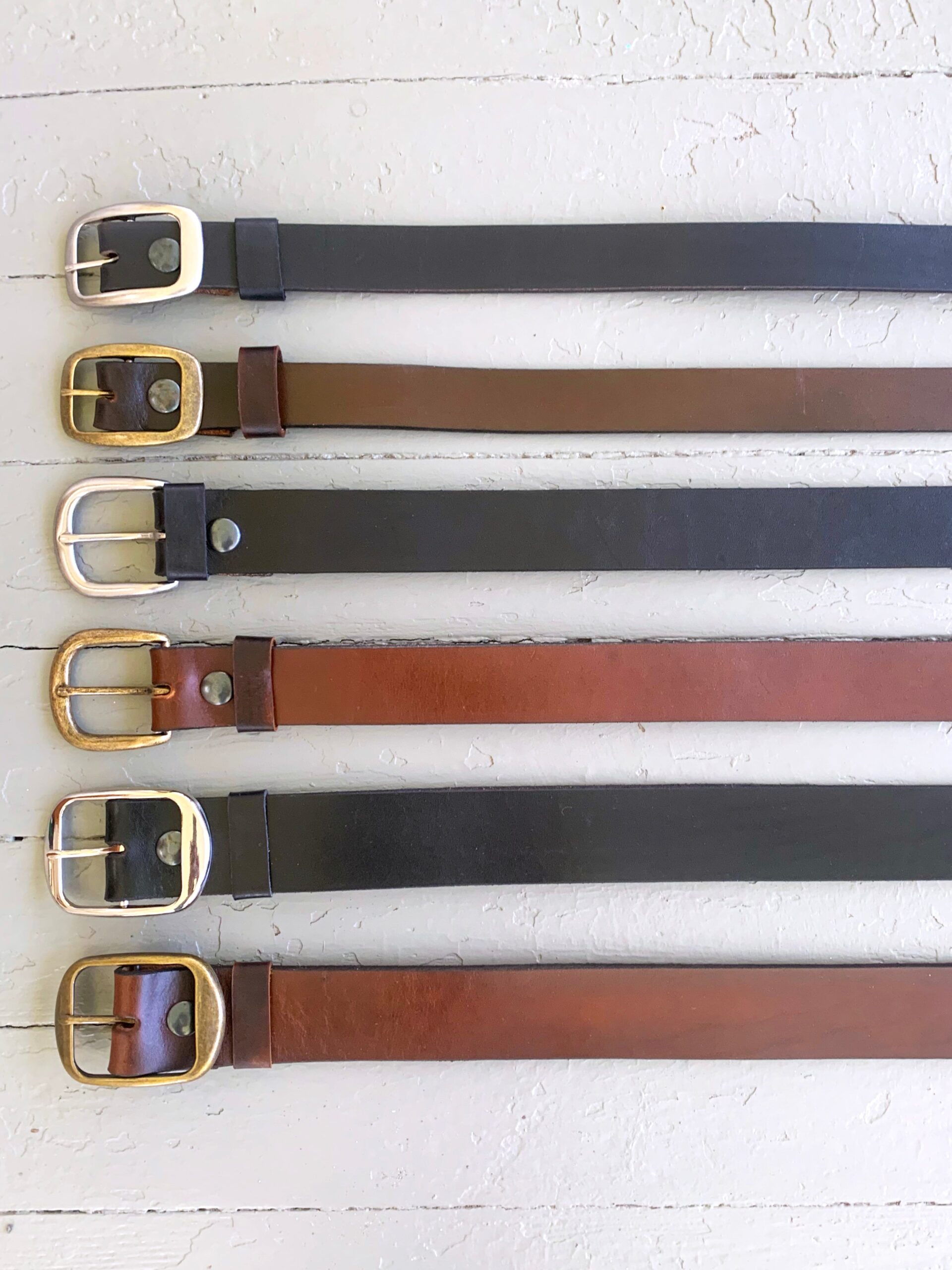 An application scenario or product detail of custom leather belts and buckles - Image 9