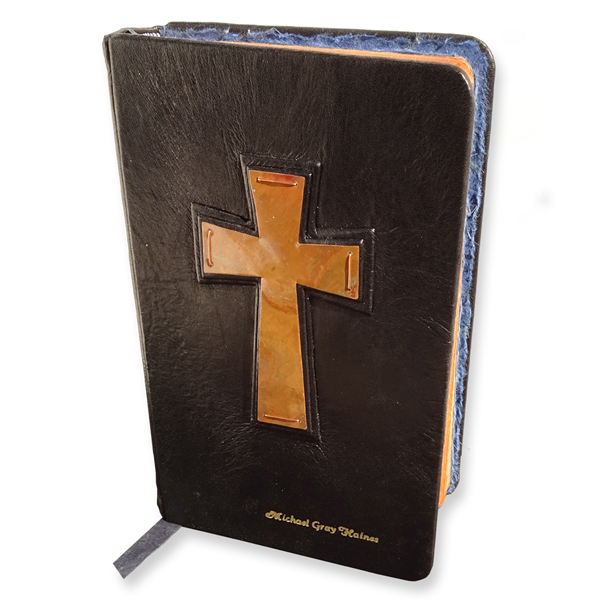 An application scenario or product detail of custom leather bible - Image 5