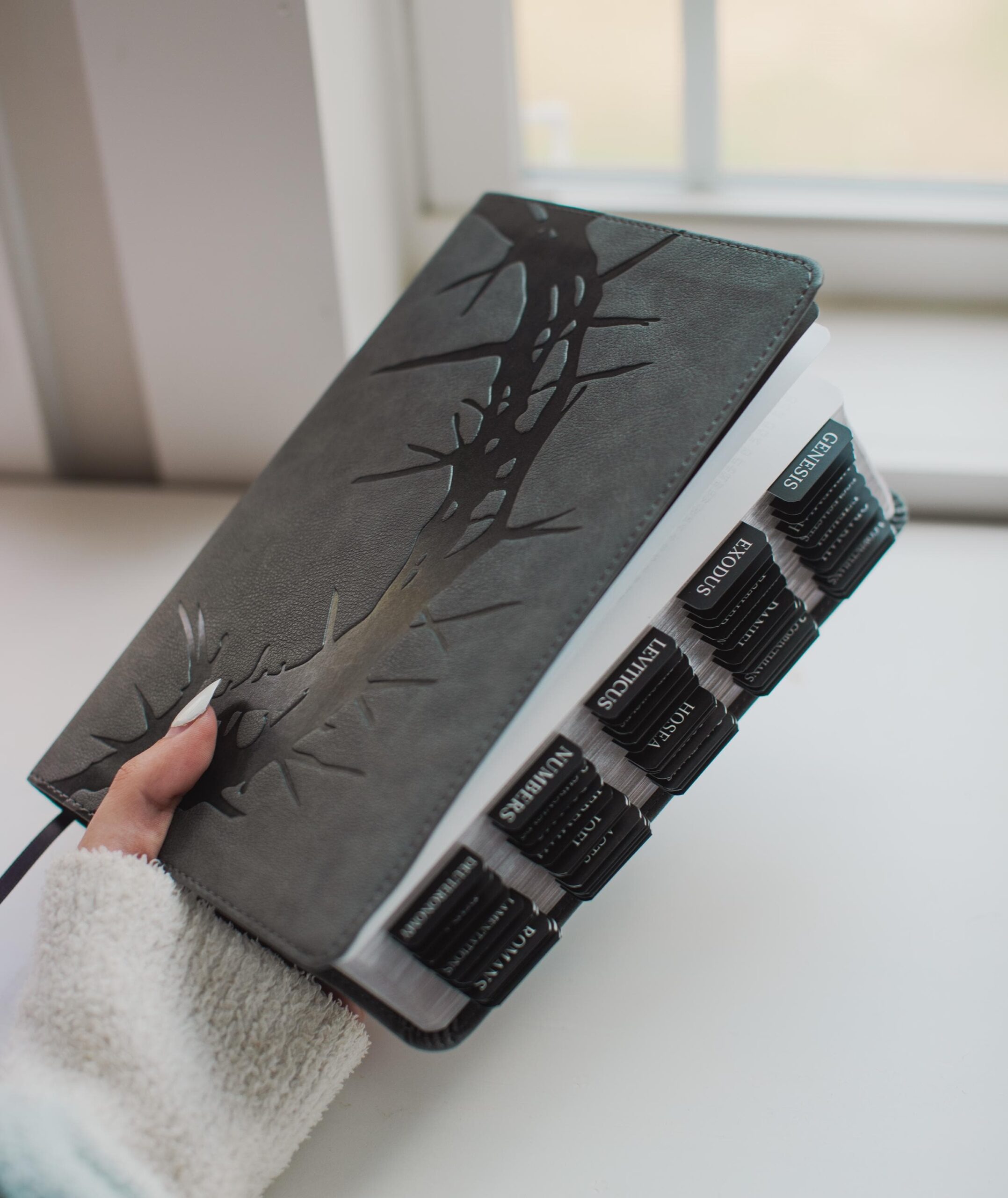 An application scenario or product detail of custom leather bible - Image 6
