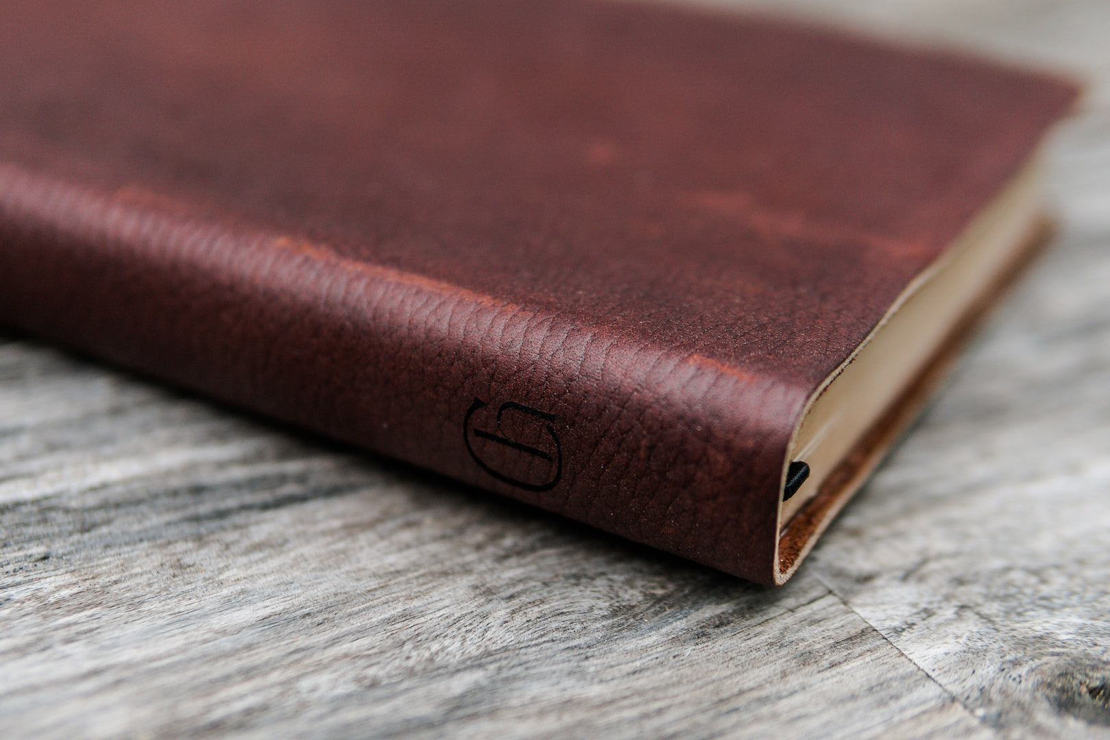 An application scenario or product detail of custom leather bible - Image 7