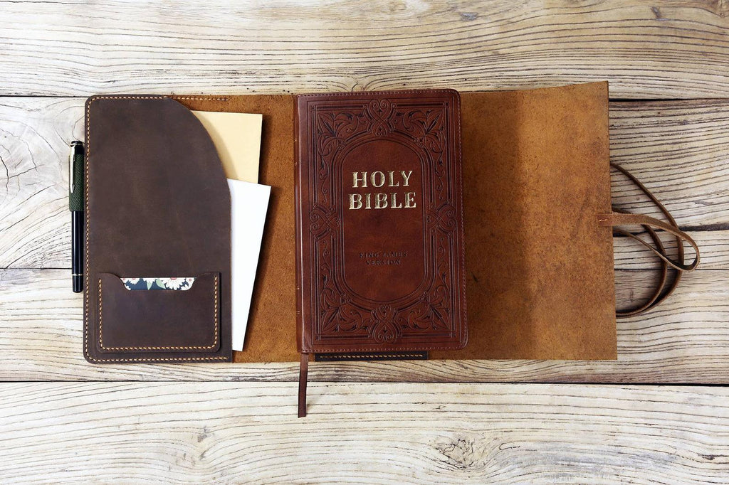 An application scenario or product detail of custom leather bible - Image 11