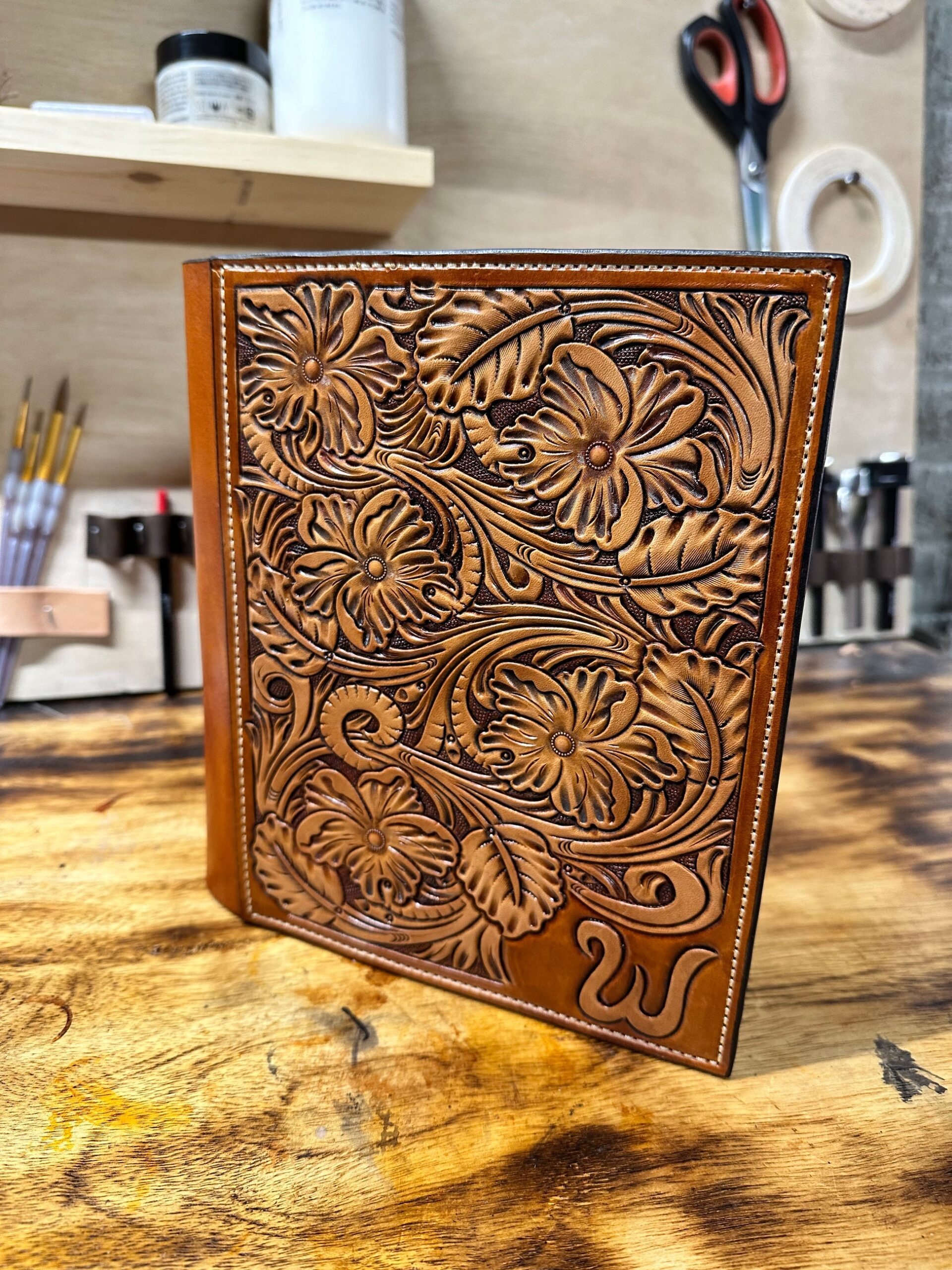 An application scenario or product detail of custom leather bible cover - Image 22