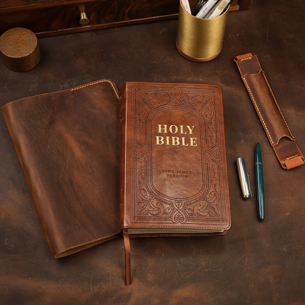 An application scenario or product detail of custom leather bible covers - Image 13