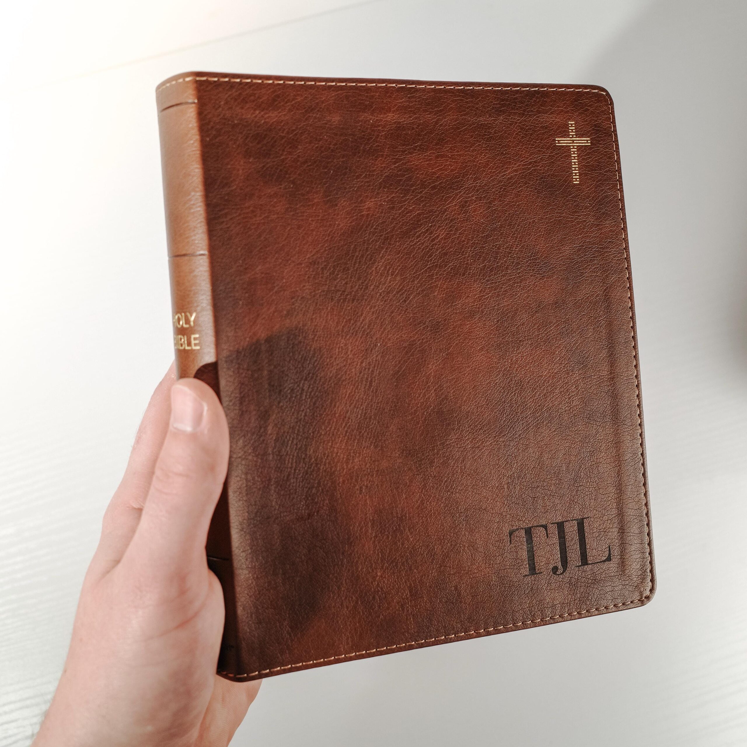 An application scenario or product detail of custom leather bibles - Image 21