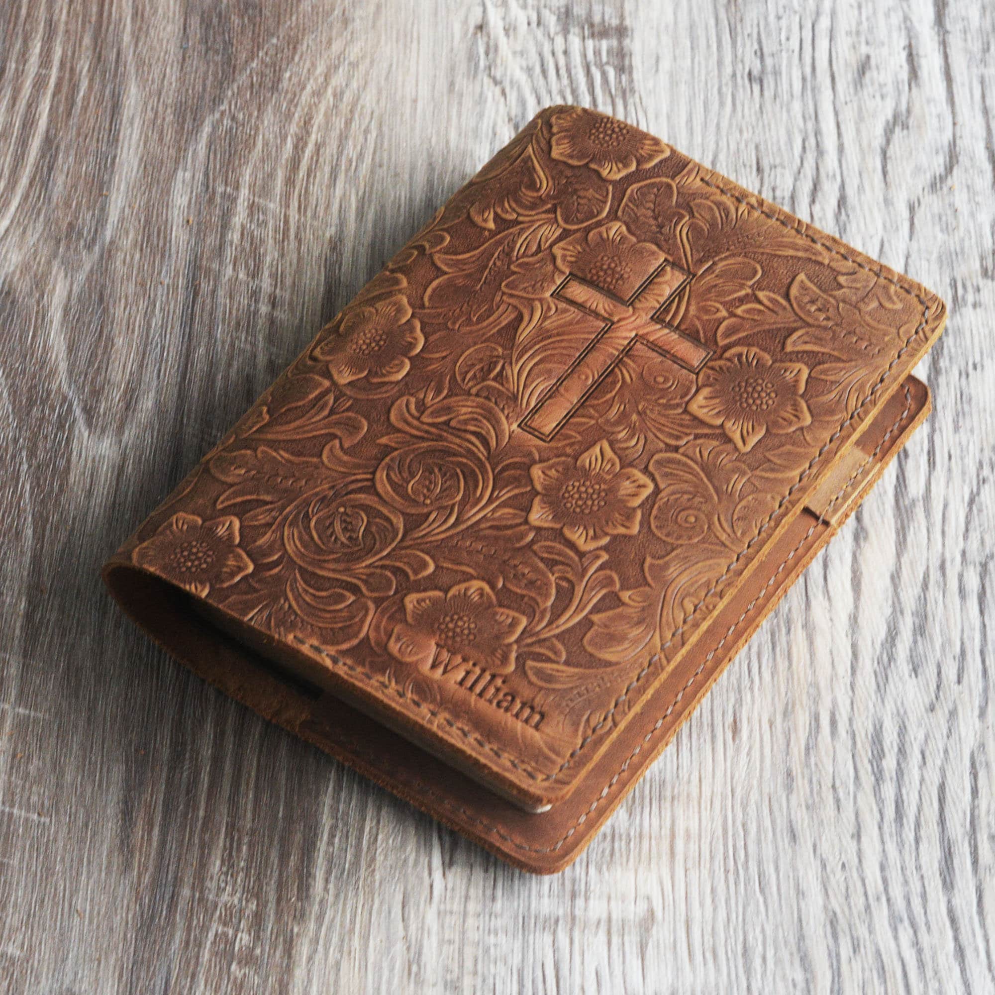Featured image for the custom leather bibles guide