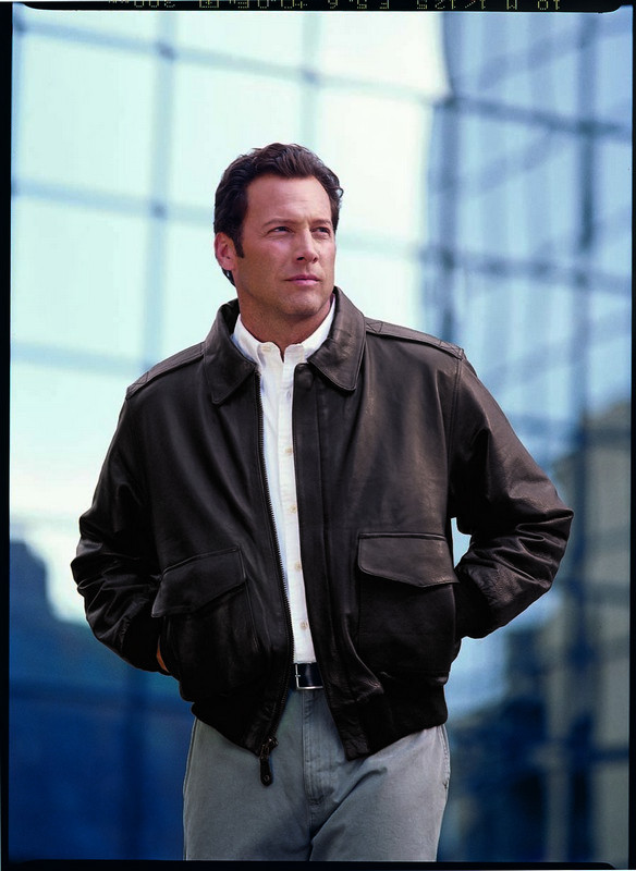 An application scenario or product detail of custom leather bomber jacket - Image 9