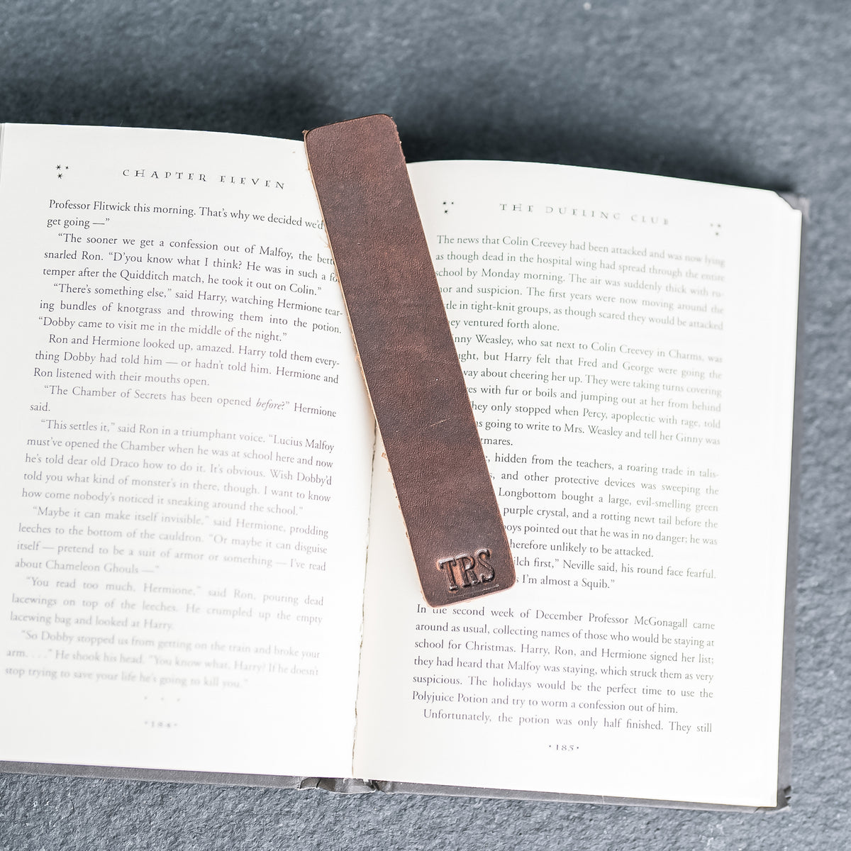 An application scenario or product detail of custom leather bookmarks - Image 18